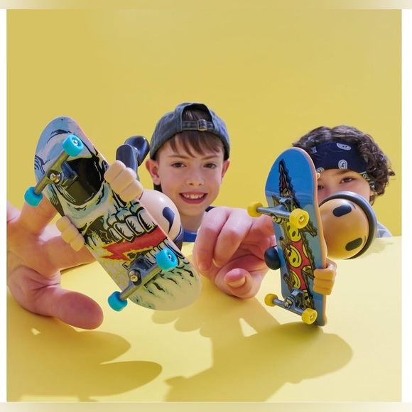 NWT Tech Deck Sk8 Crew, 2-Pack Fingerboards w/ Figures, and Mini Skateboards - Picture 9 of 10